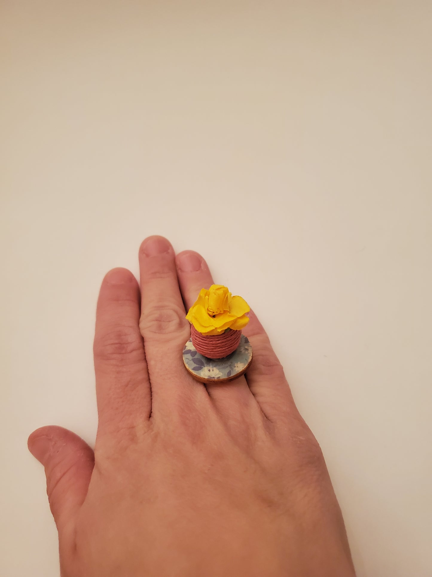 Floral Vase Ring