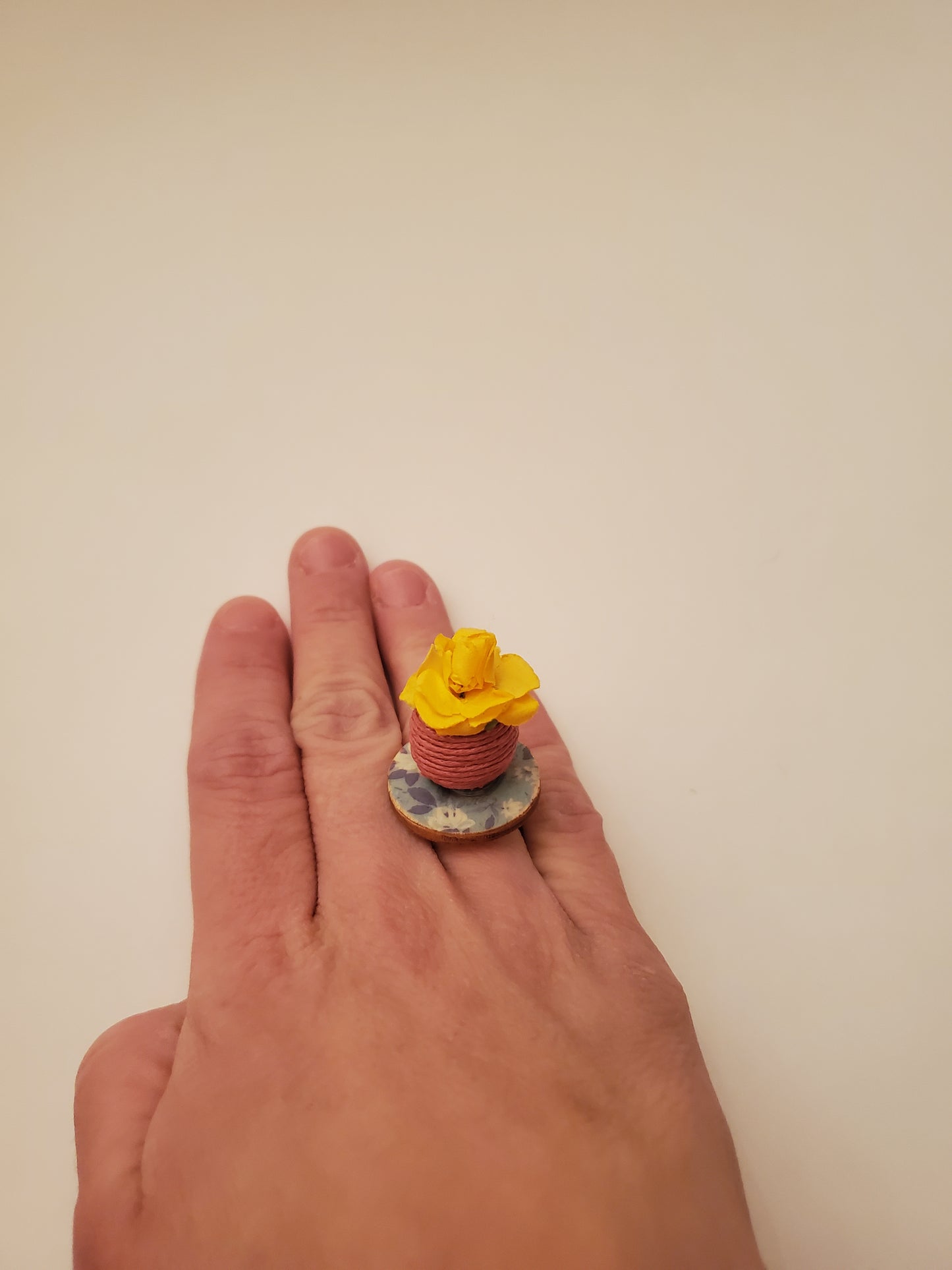 Floral Vase Ring