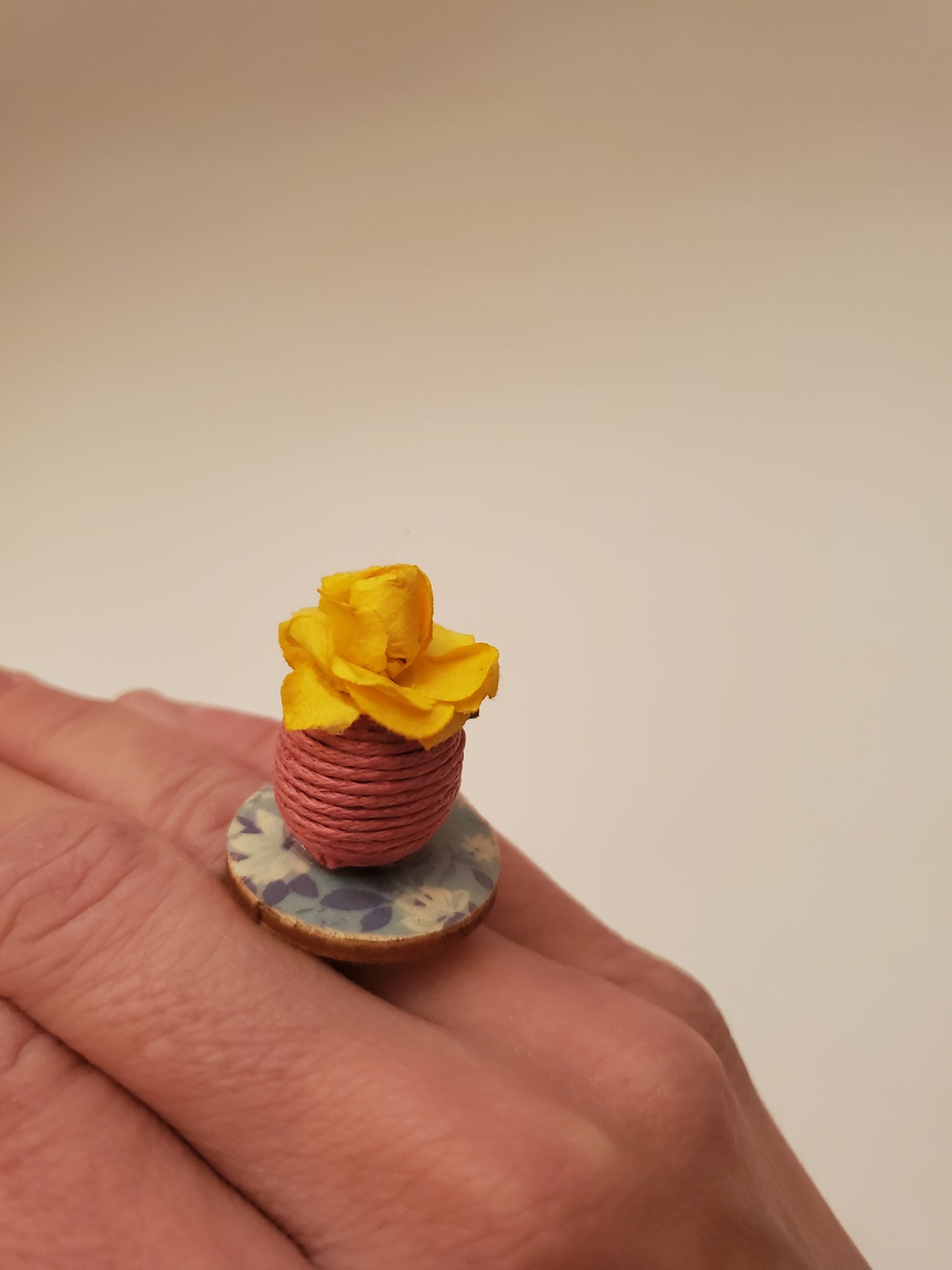 Floral Vase Ring