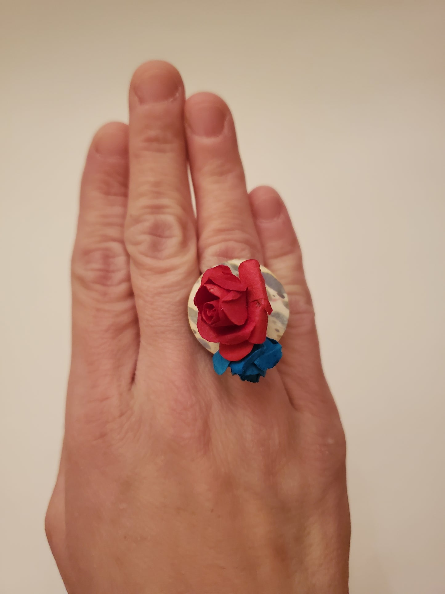 Floral Vase Ring